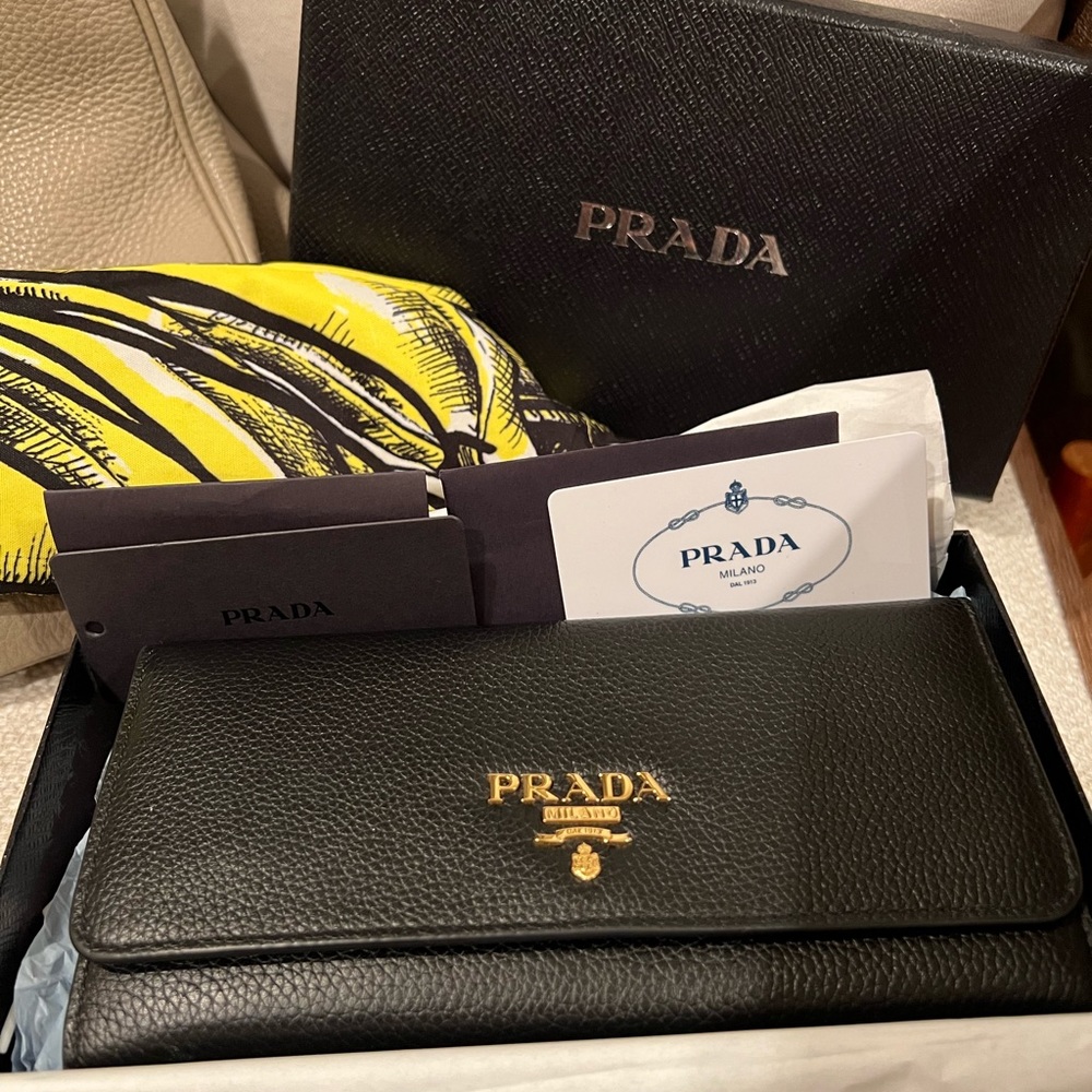 Prada Wallet,  new without tag.